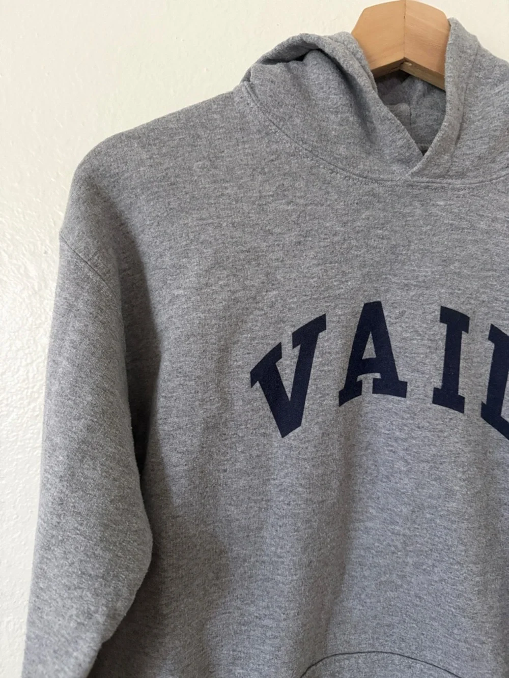 Gildan VAIL Gray Pullover Hoodie Sz YXL